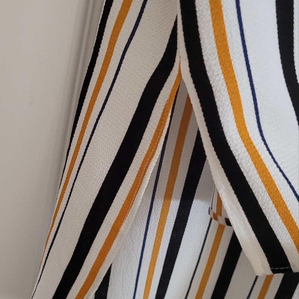 ❤️ 3/$10 High-Low Top - Picture 4 of 10